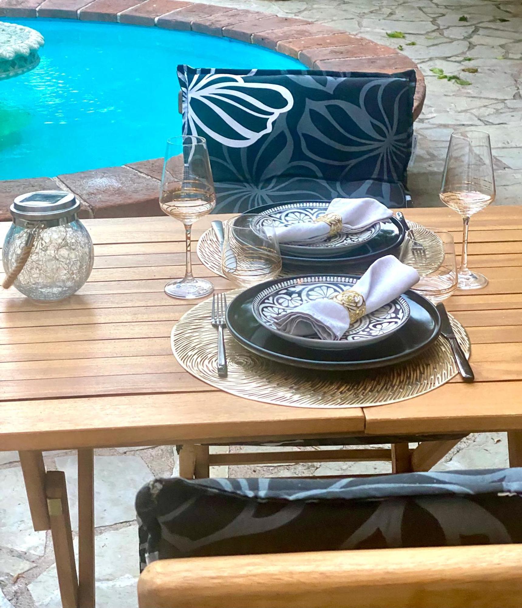 Le Prieure - Romantiques Privatif, Piscine, Jardin, Massages Proche De Toulouse Guest house *